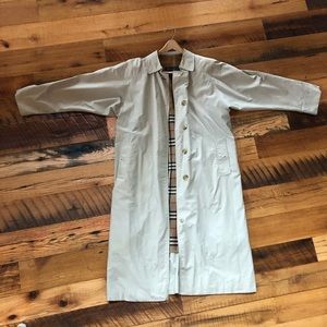 Burberry beige trench coat with liner